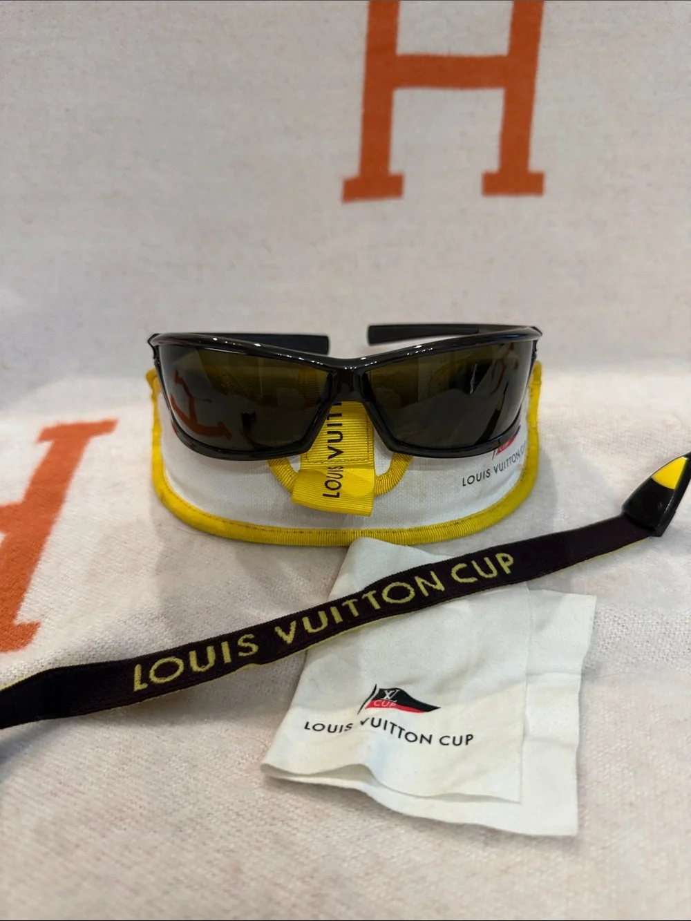 Louis Vuitton Cup Y2K Wrap Sunglasses Set Original Mint Condition M80659